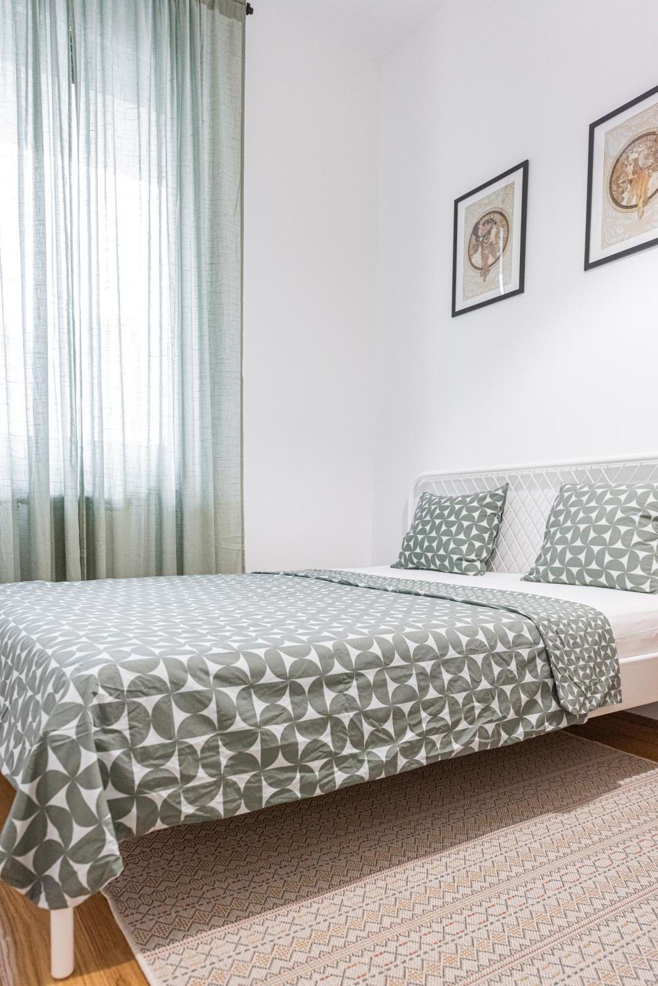 Vertigo One Bedroom Apartment - Free Private Parking-Fast Wi-Fi Novi Sad Exterior photo