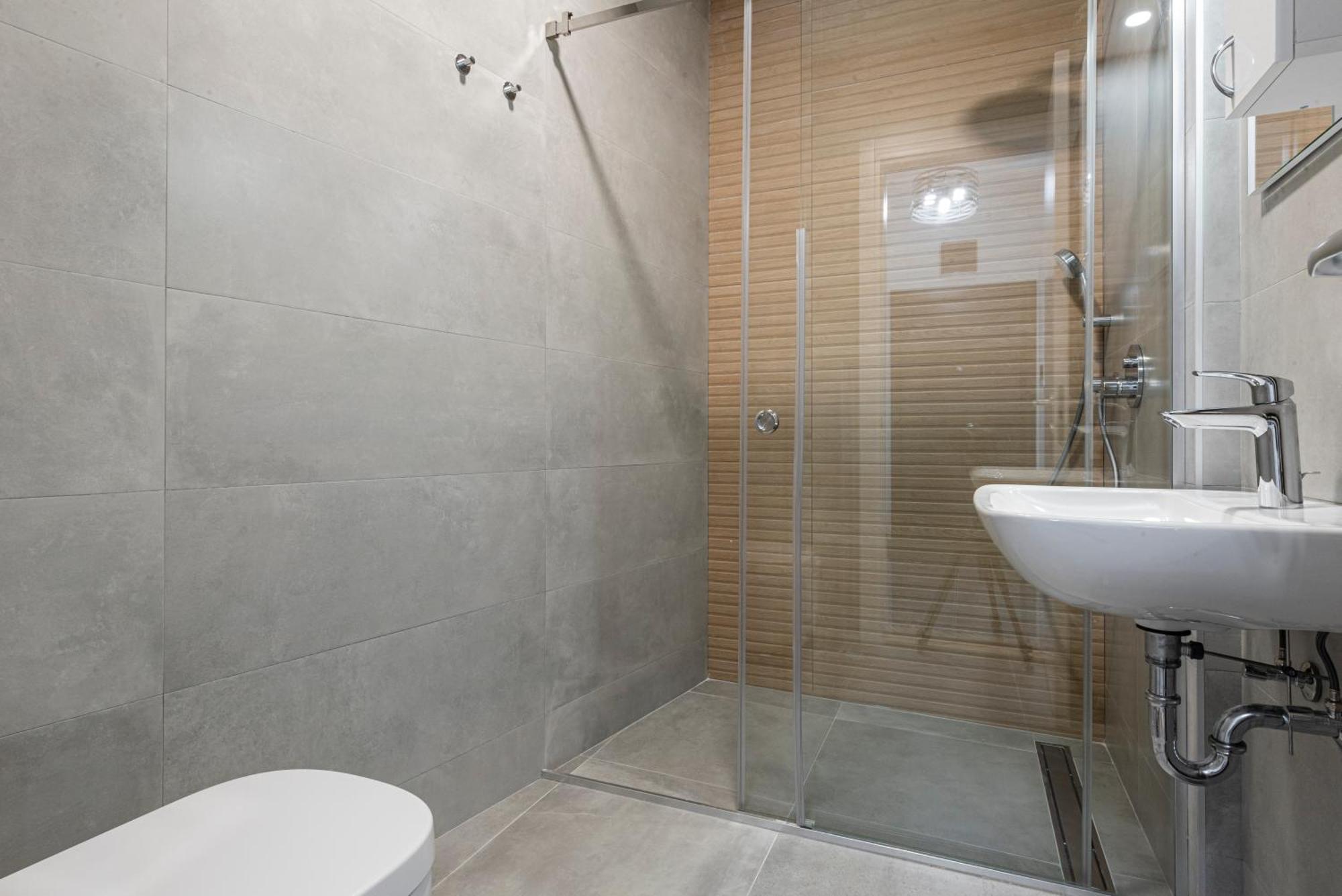 Vertigo One Bedroom Apartment - Free Private Parking-Fast Wi-Fi Novi Sad Exterior photo